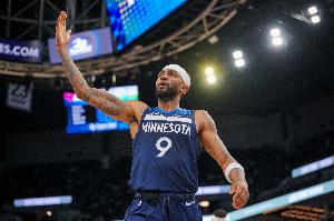 亚历山大-沃克谈命中制胜罚球:我开始大喊大叫 这不太像我的风格