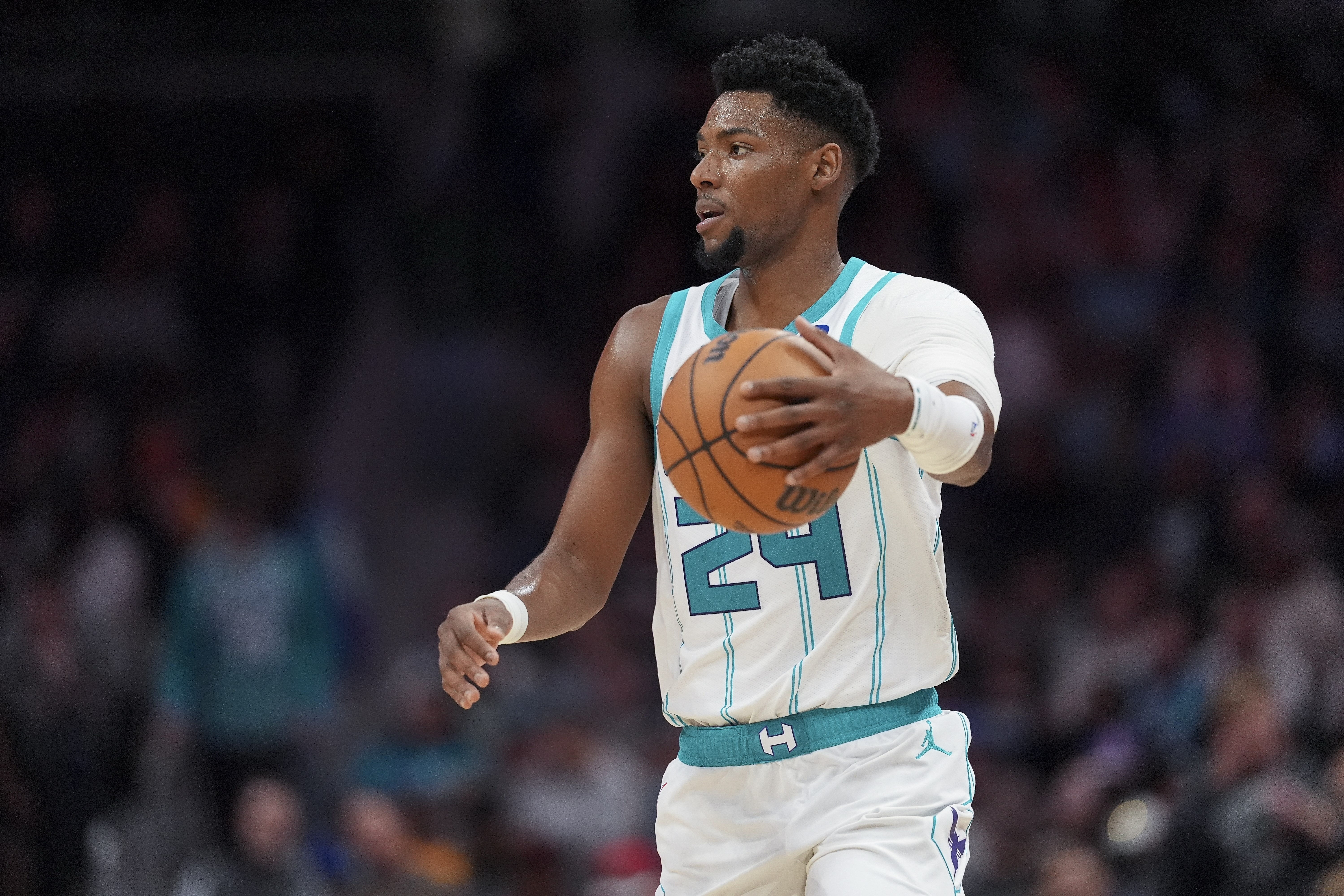 官网赛程表-手感好得多攻！布兰登·米勒打满首节 5中5&amp;三分3中3轰下16分！